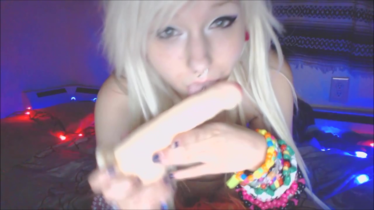 Hot Amateur Blonde Pregnant Toying Her Pussy Solo